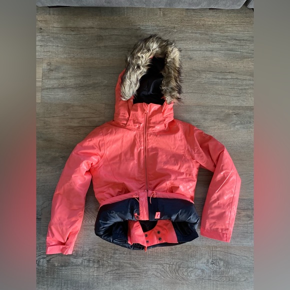 Like New (worn 6 days only) Roxy Girls 10/M American pie snow jacket in coral - Picture 2 of 3